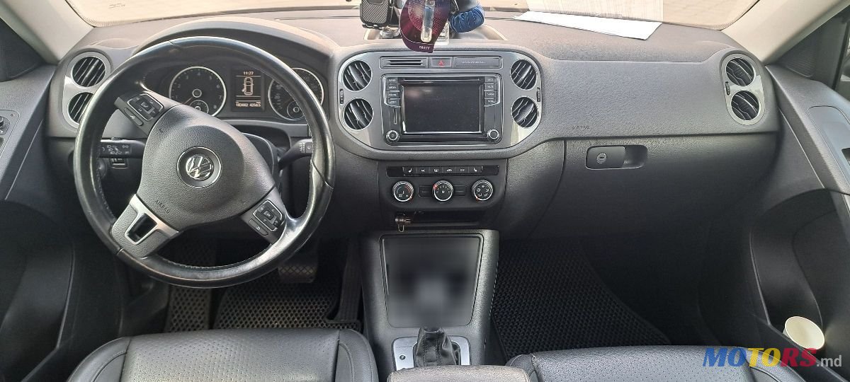 2016' Volkswagen Tiguan photo #4