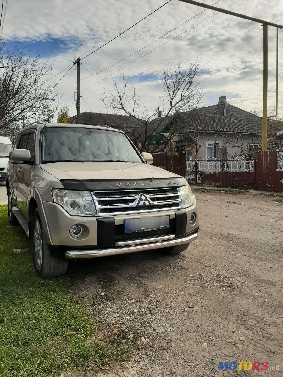 2008' Mitsubishi Pajero photo #2