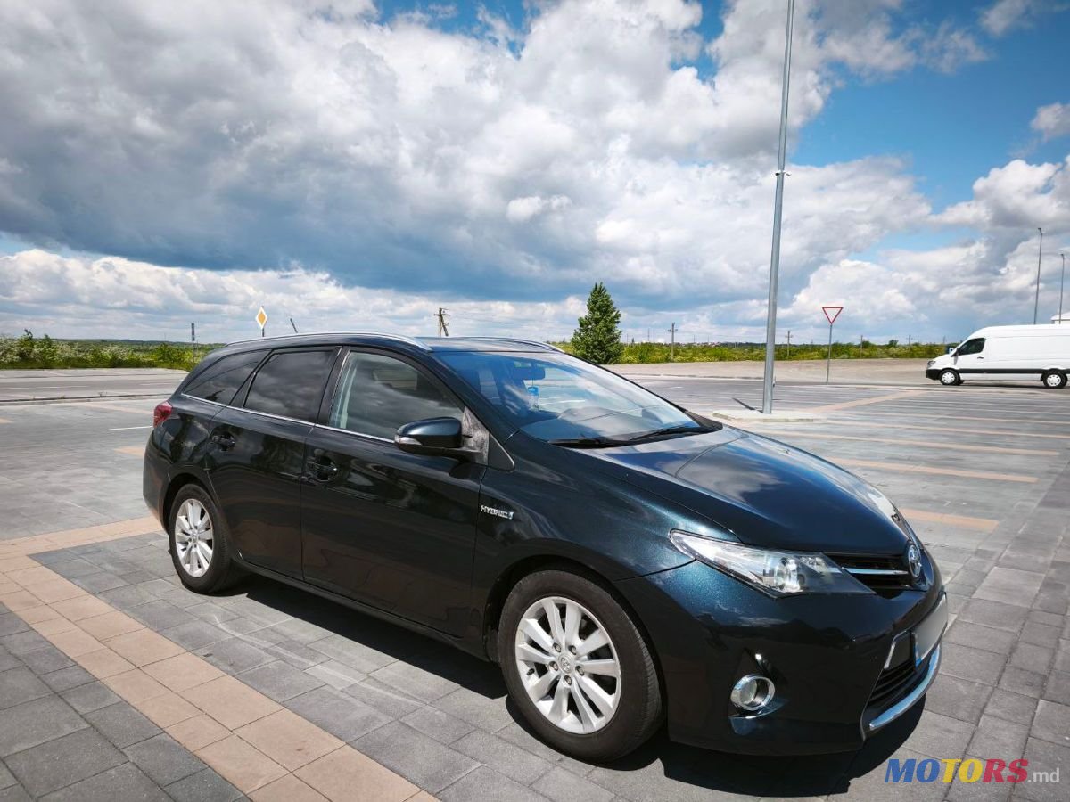 2014' Toyota Auris photo #3