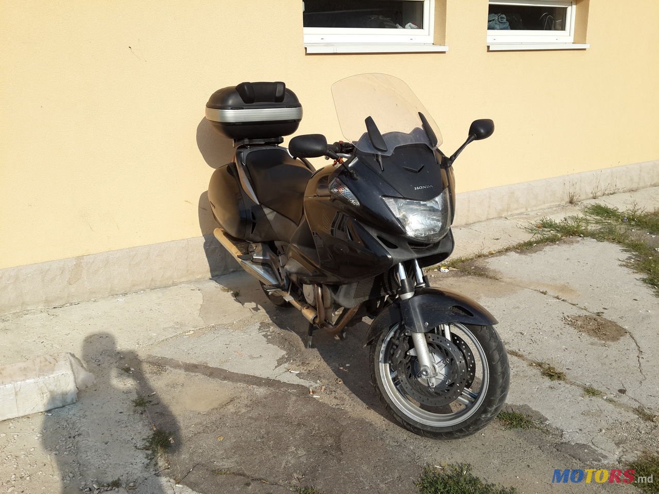 2006' Honda Deauville 700 photo #1