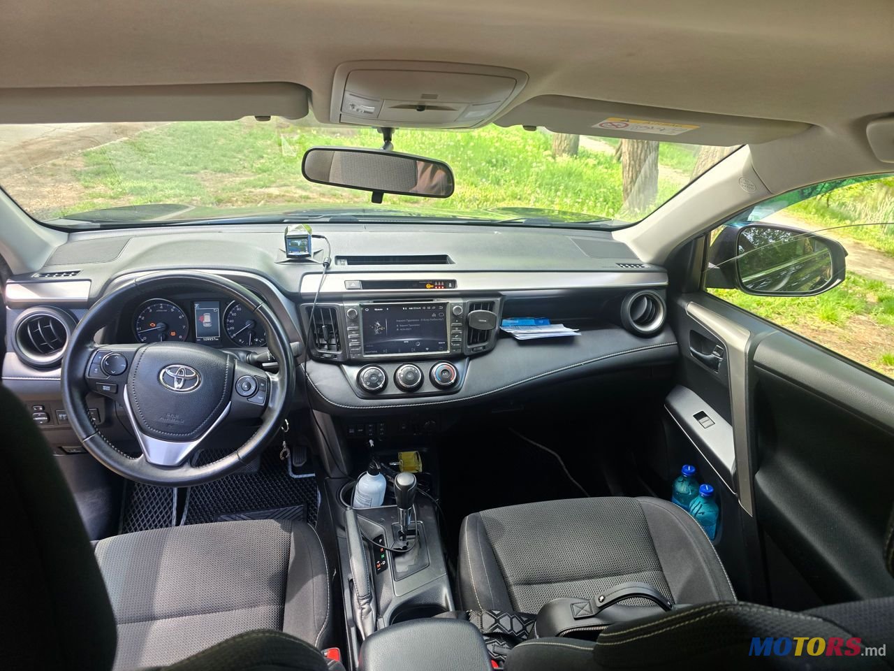 2017' Toyota RAV4 photo #6