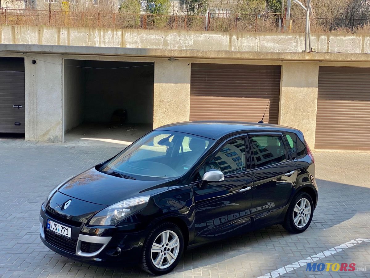 2011' Renault Scenic photo #1
