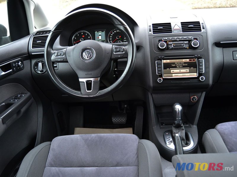 2012' Volkswagen Touran photo #6