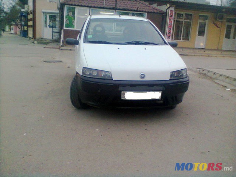 2002' Fiat Punto photo #2
