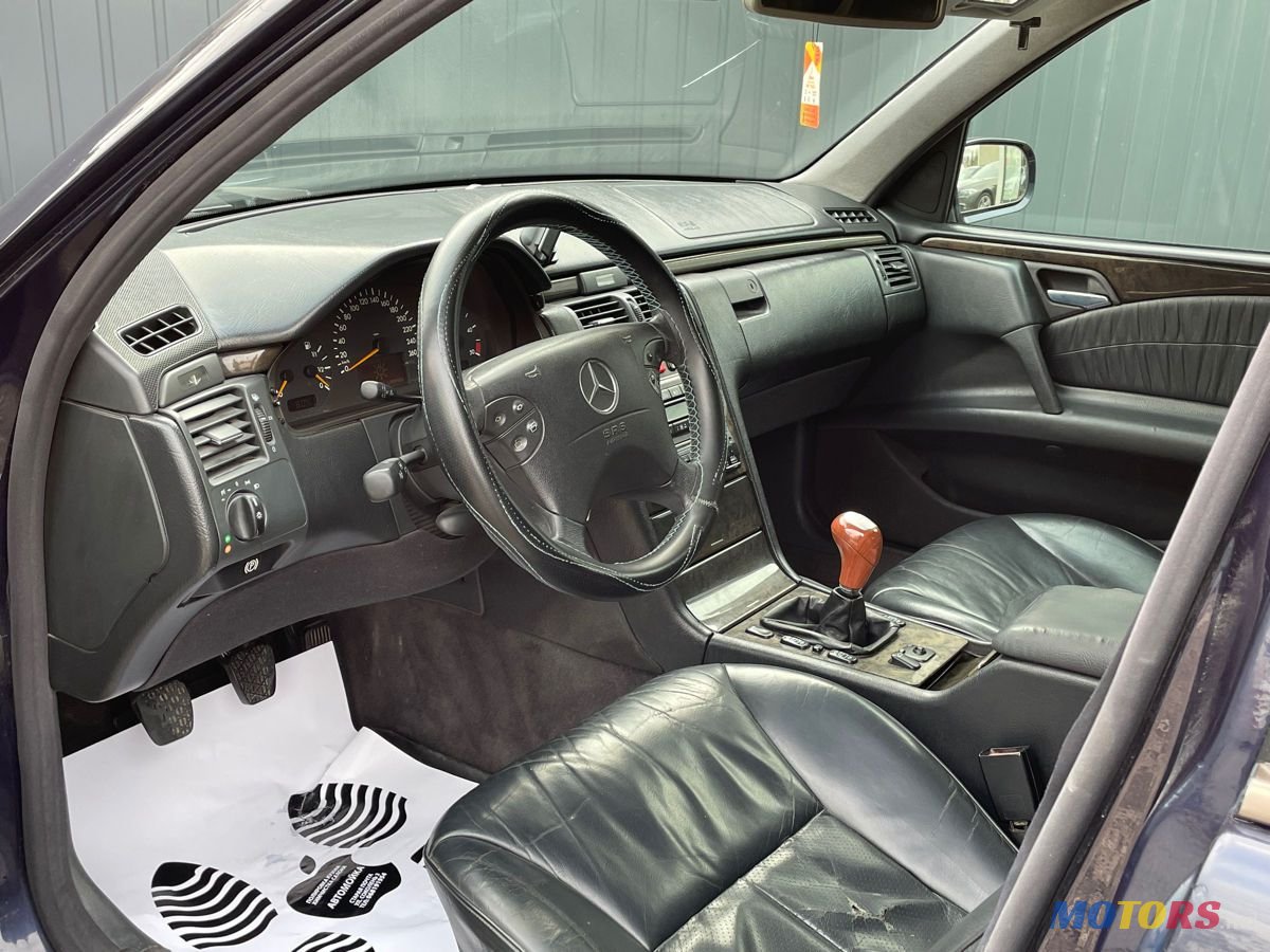 2002' Mercedes-Benz E Класс photo #6