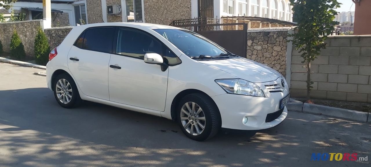 2011' Toyota Auris photo #3