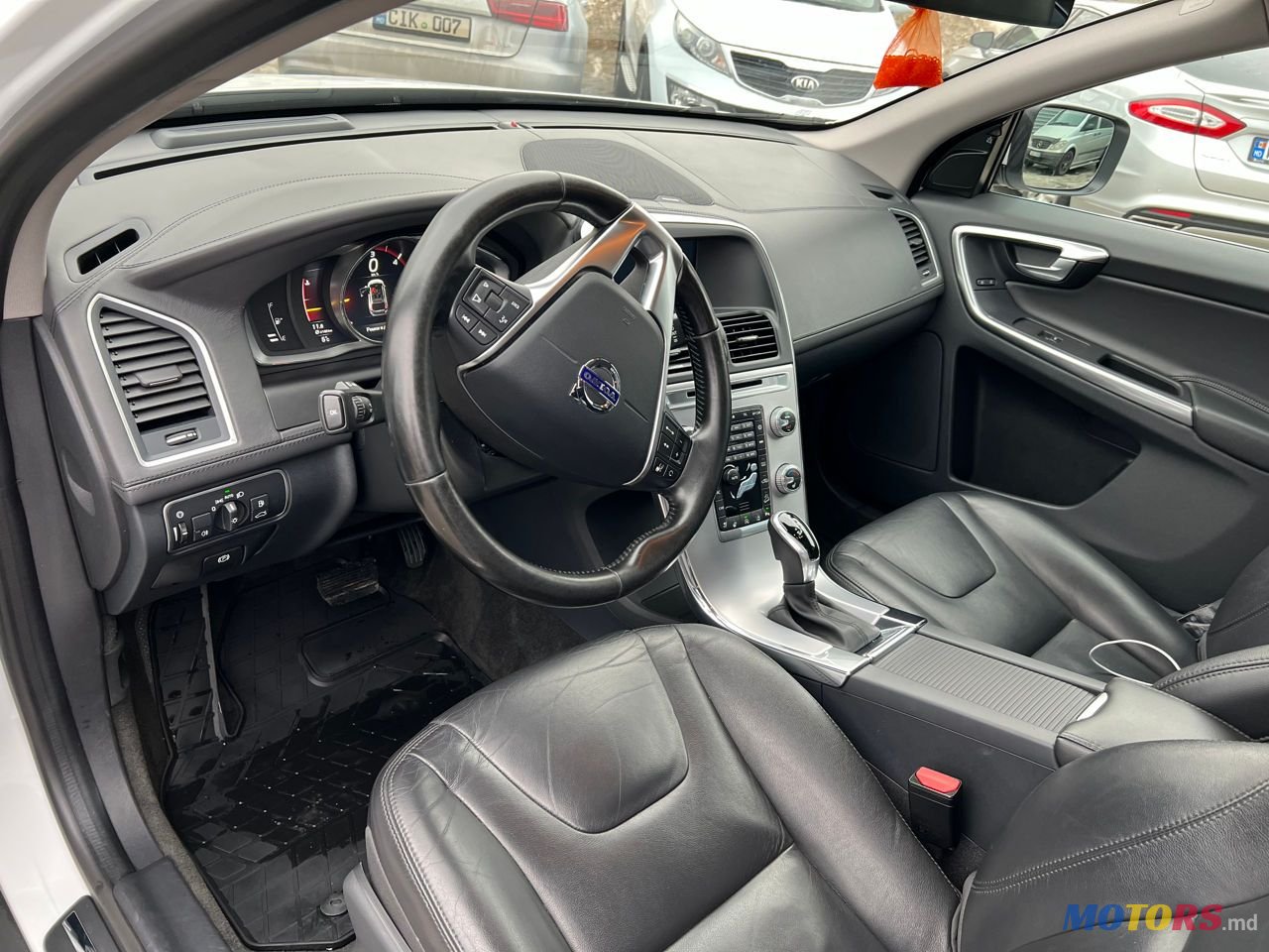 2017' Volvo XC60 photo #4