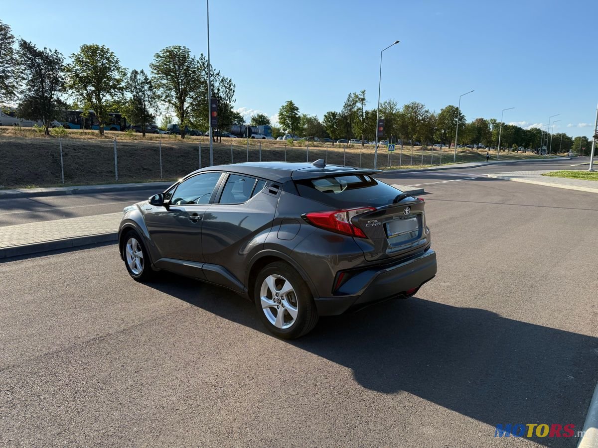 2018' Toyota C-HR photo #5