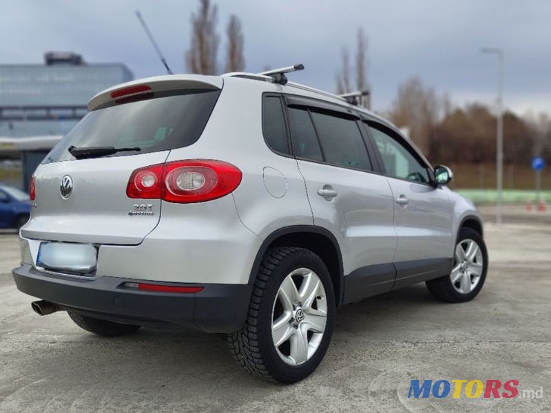 2010' Volkswagen Tiguan photo #4