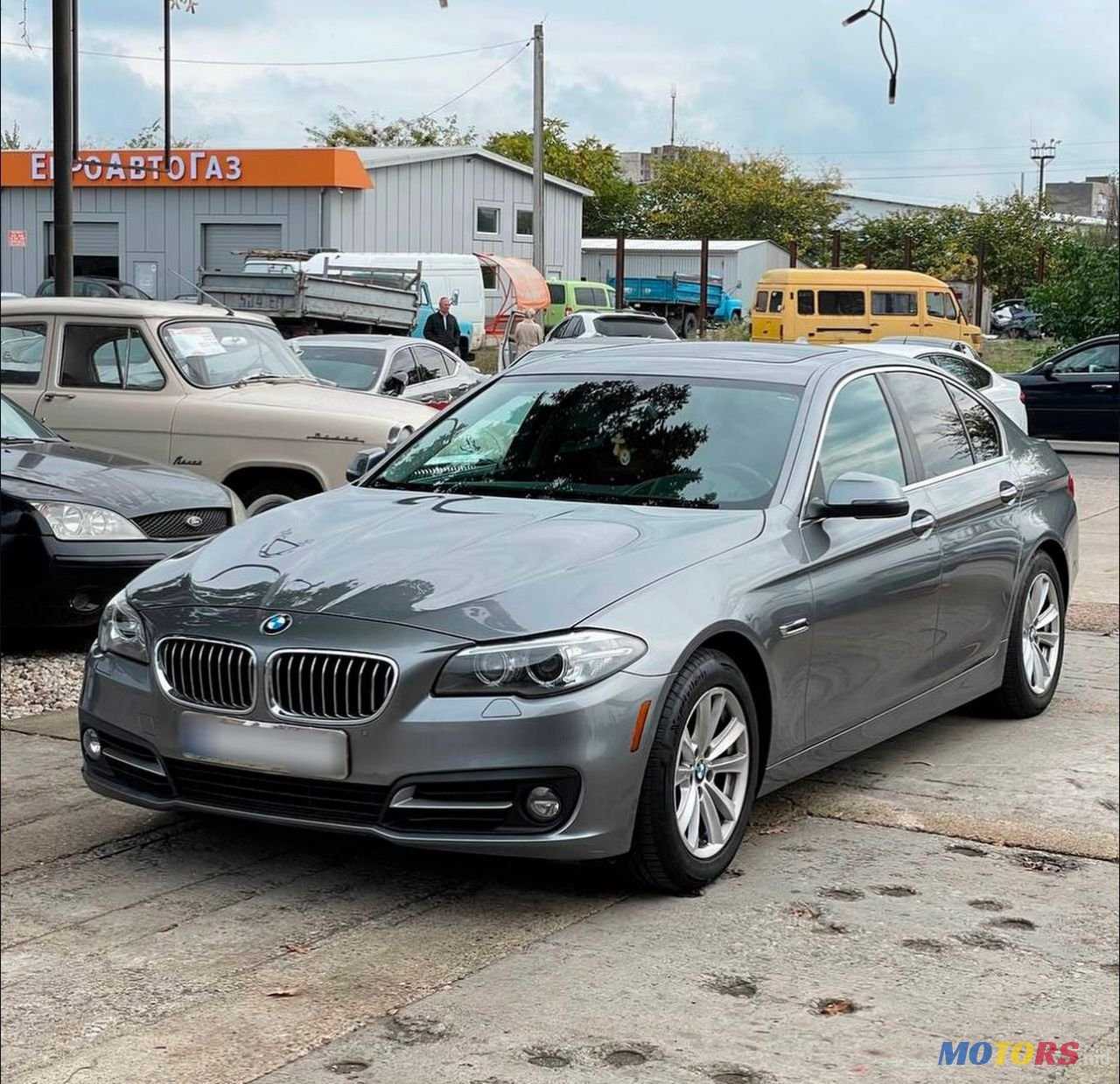 2015' BMW 5 Series photo #2