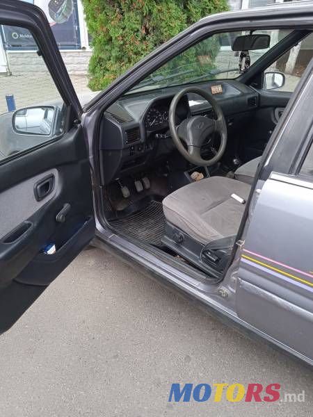 1992' Hyundai Pony photo #3