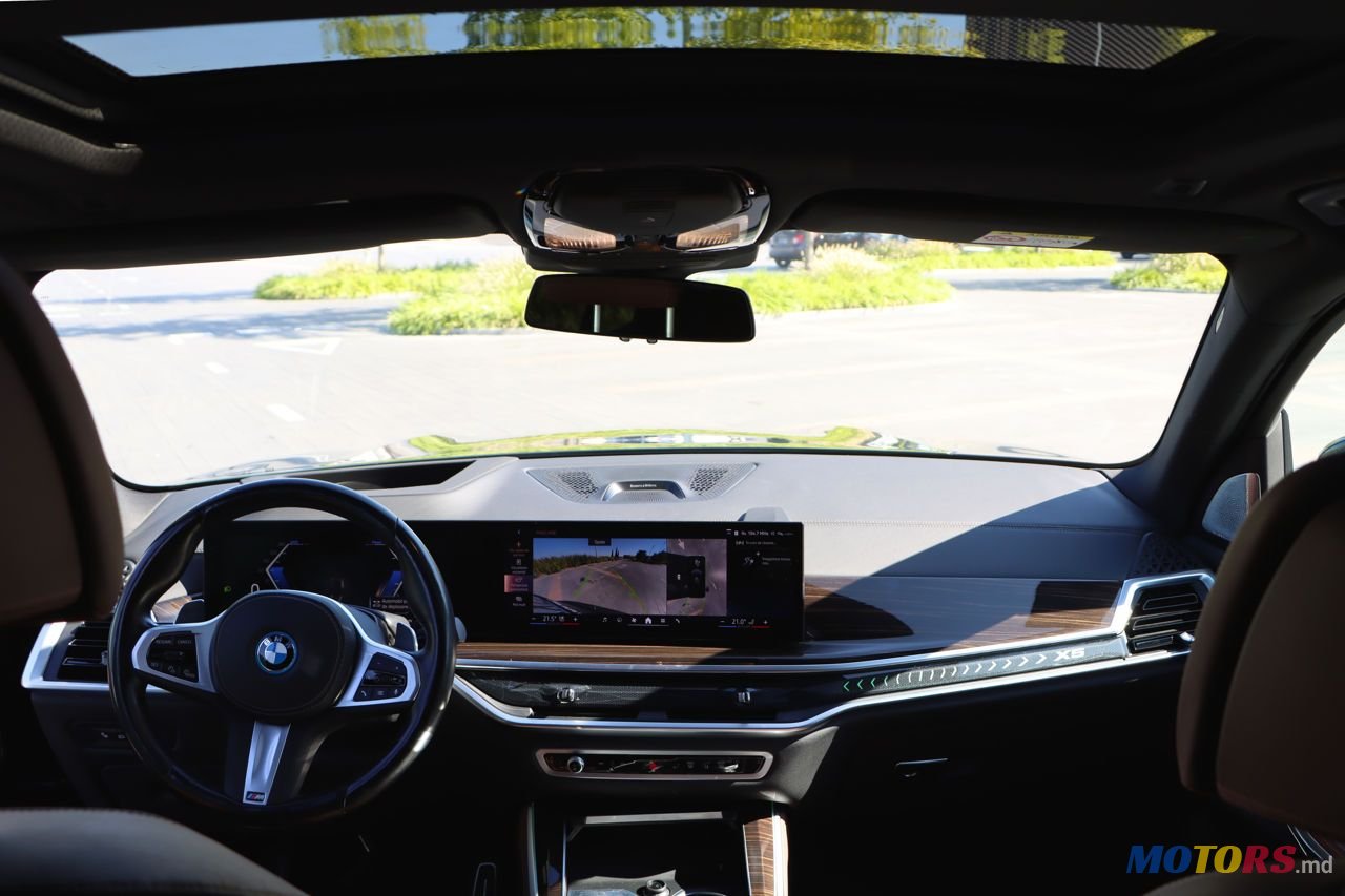 2023' BMW X5 M photo #6