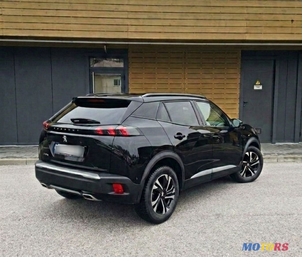 2023' Peugeot 2008 photo #3