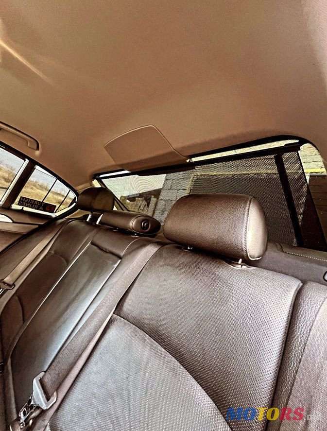 2010' BMW 5 Series photo #5