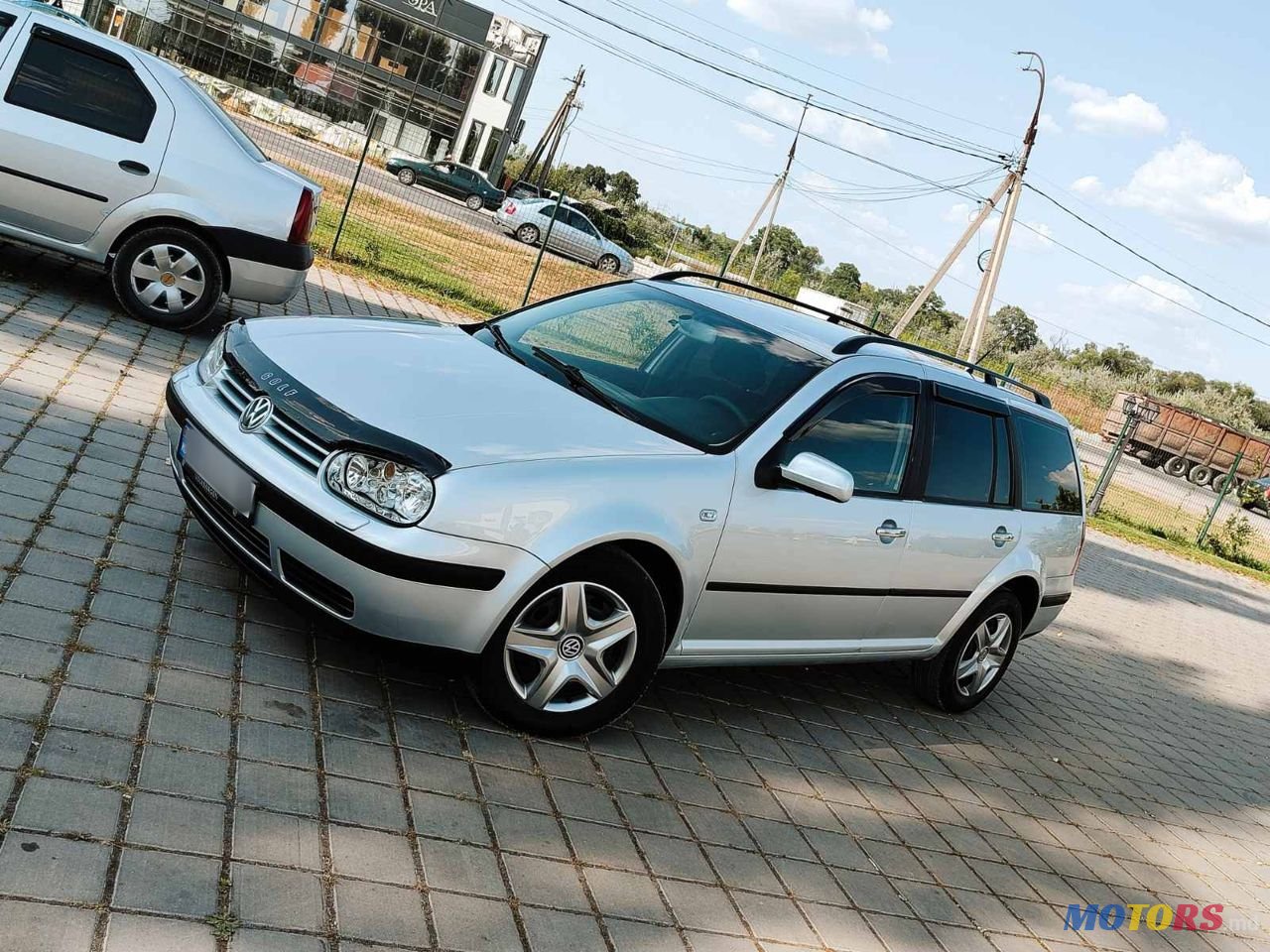2003' Volkswagen Golf photo #1