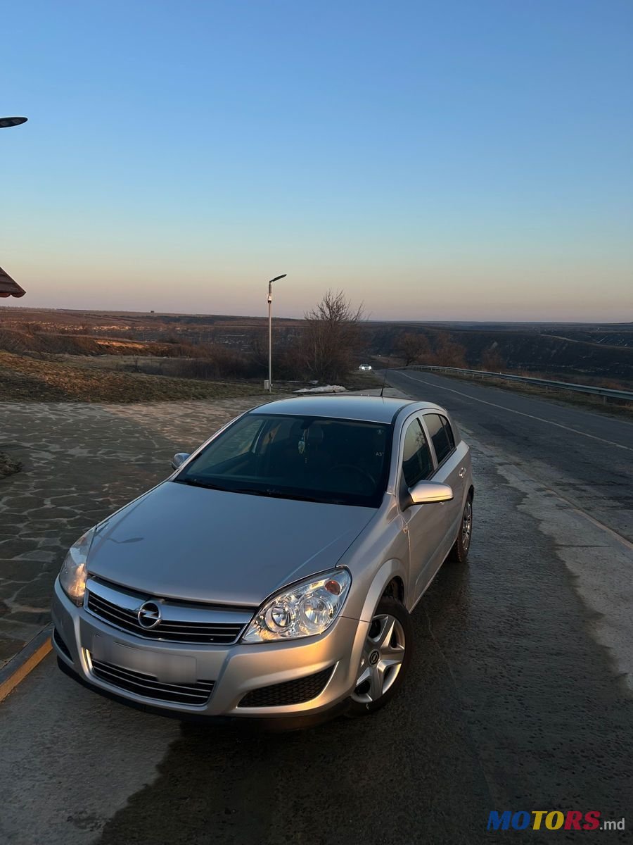 2008' Opel Astra photo #1
