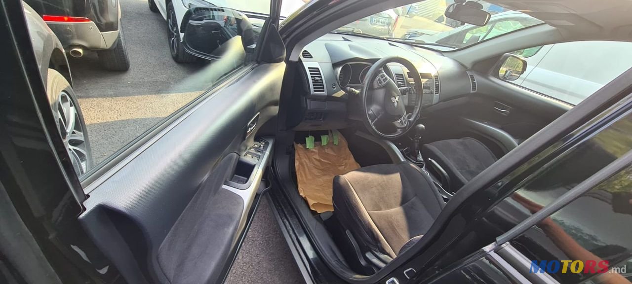 2008' Mitsubishi Outlander photo #2
