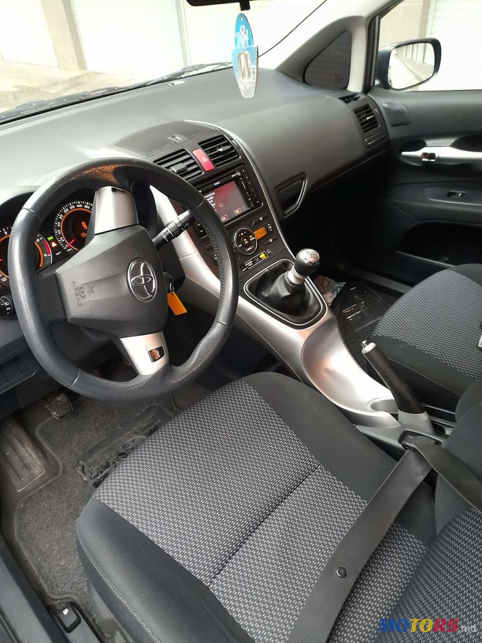 2010' Toyota Auris photo #4