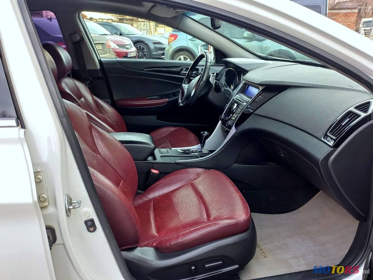 2011' Hyundai Sonata photo #6