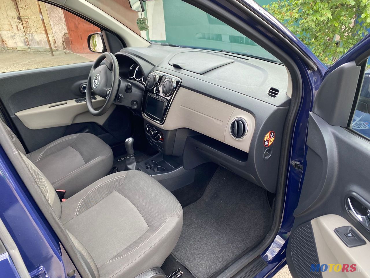 2013' Dacia Lodgy photo #6