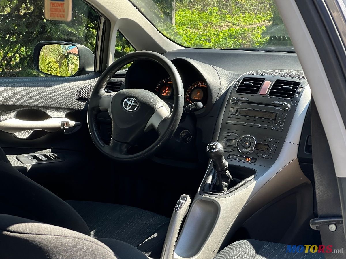 2007' Toyota Auris photo #6