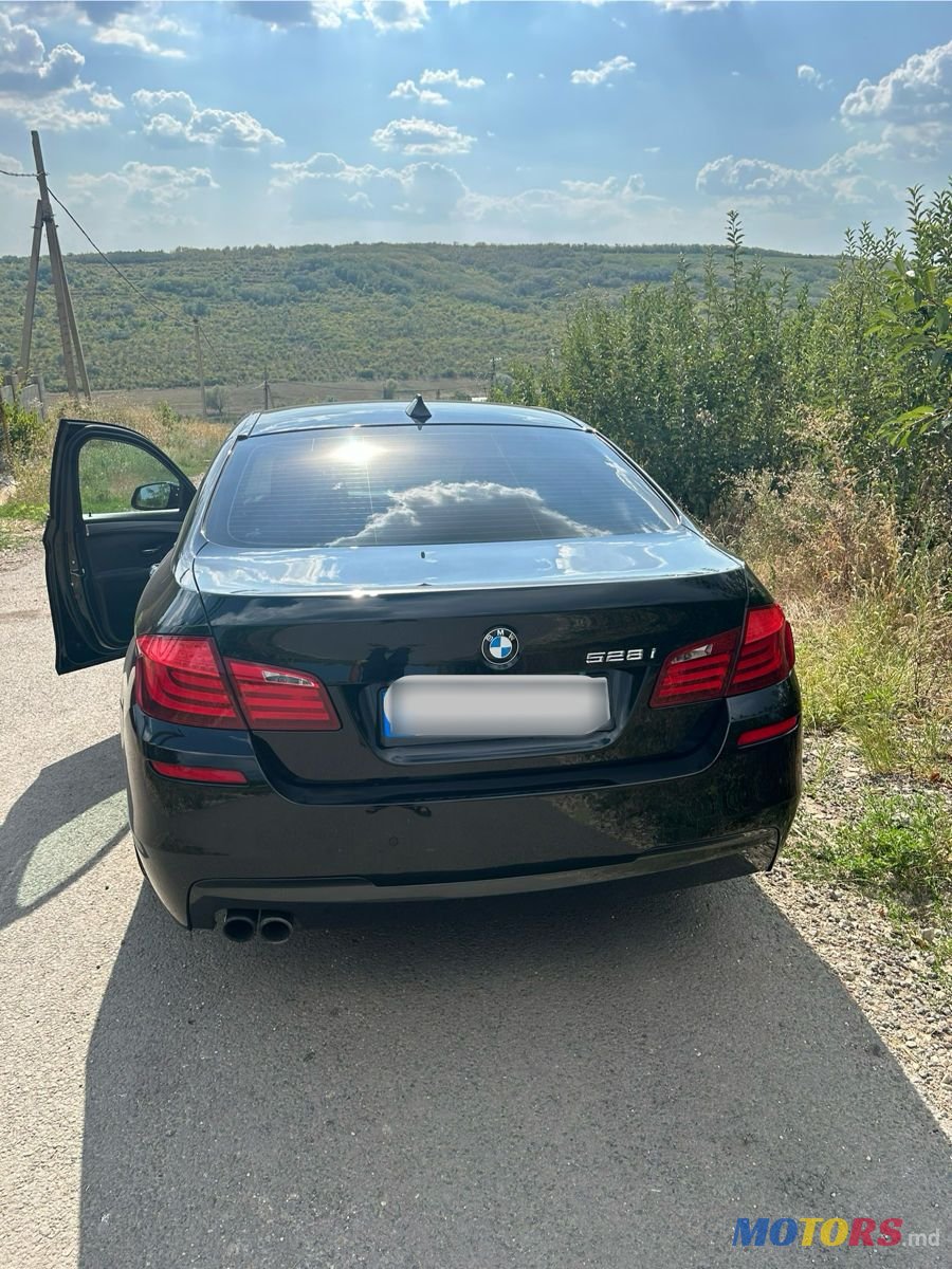 2012' BMW 5 Series photo #6