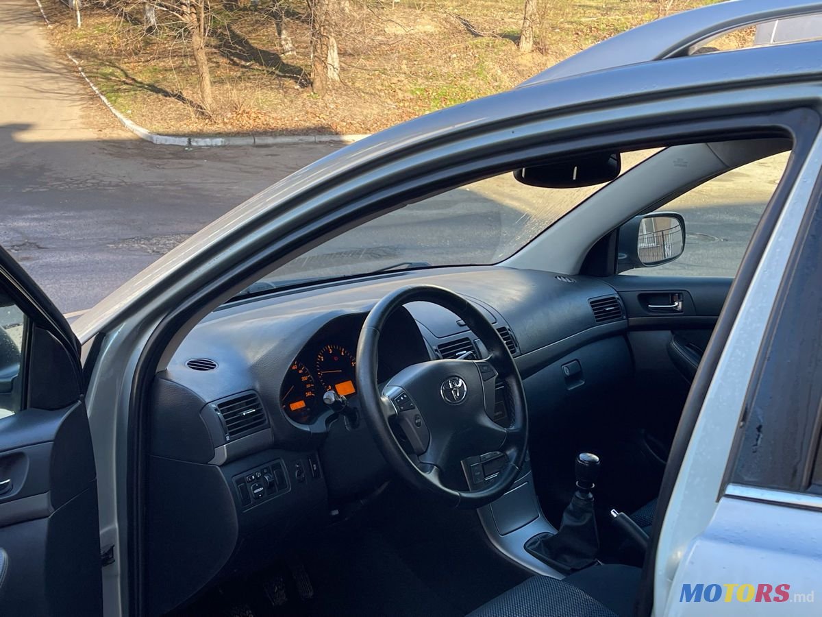 2008' Toyota Avensis photo #5