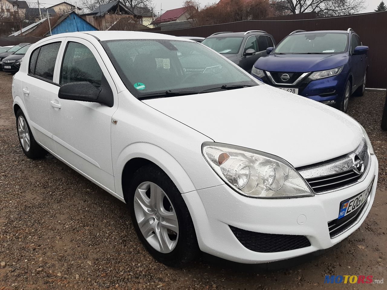 2008' Opel Astra photo #2