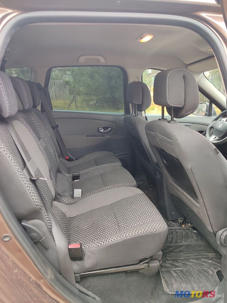 2011' Renault Scenic photo #5