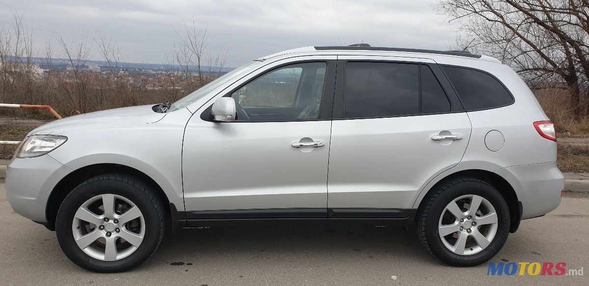 2009' Hyundai Santa Fe photo #2