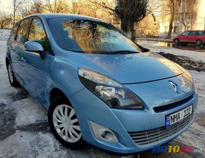 2011' Renault Grand Scenic photo #1