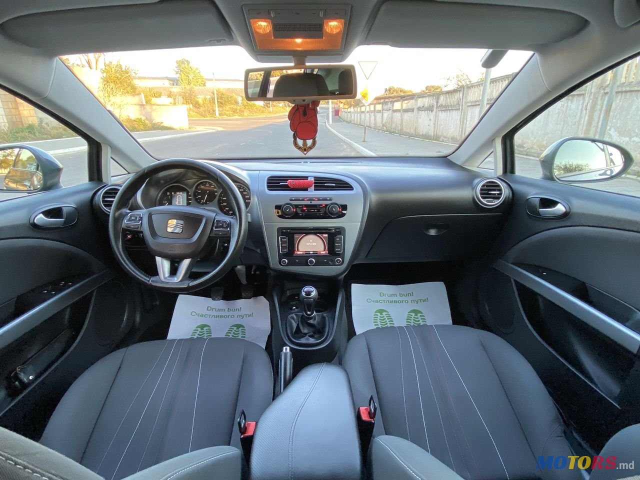 2011' SEAT Leon photo #4