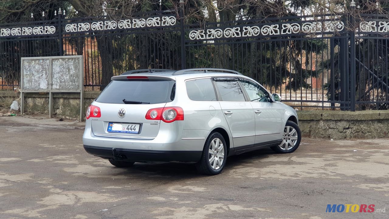 2009' Volkswagen Passat photo #4