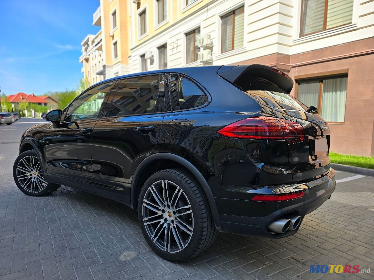 2016' Porsche Cayenne photo #6