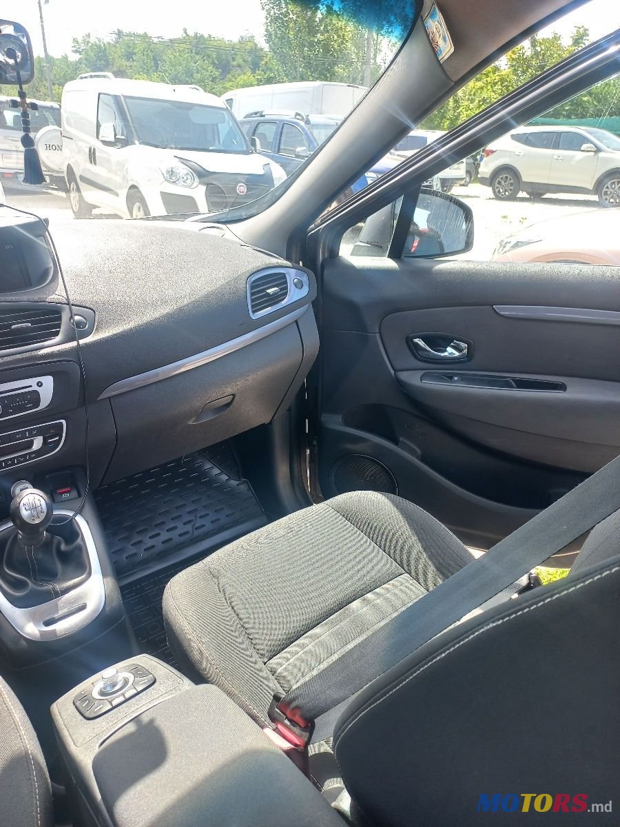 2014' Renault Scenic photo #2
