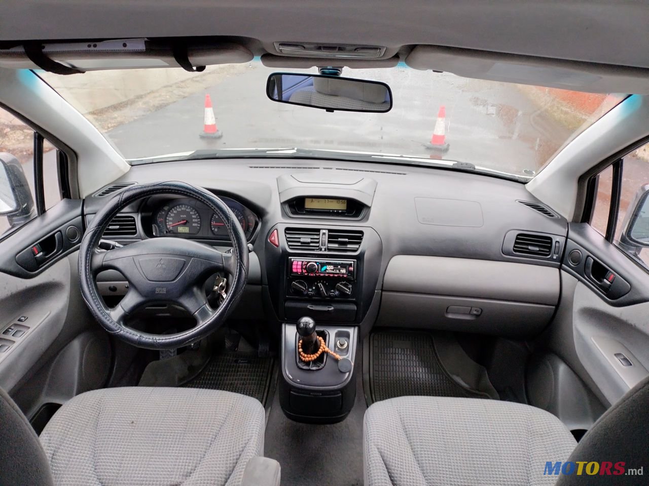 2002' Mitsubishi Space Wagon photo #5