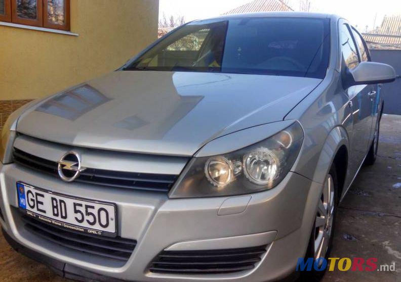 2005' Opel Astra photo #2