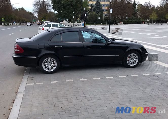 2004' Mercedes-Benz E Класс photo #3