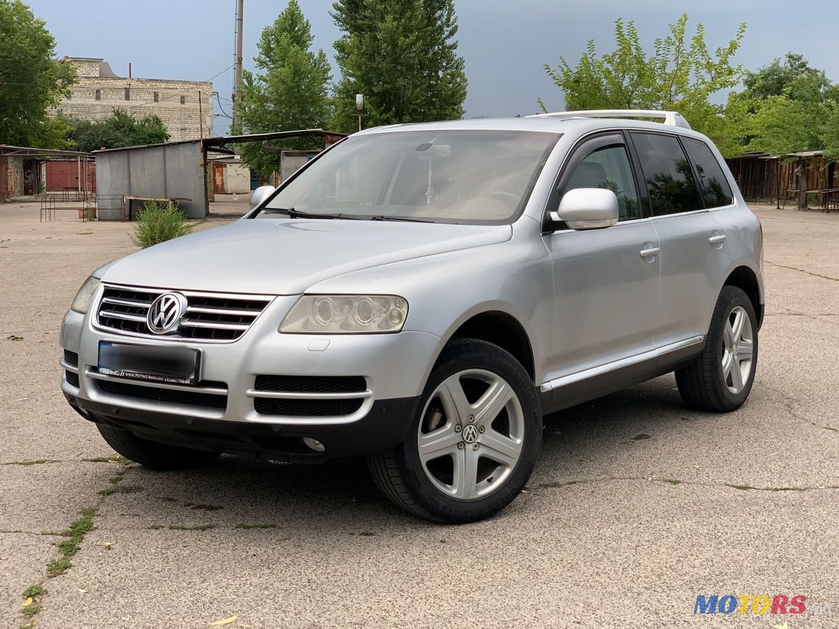 2005' Volkswagen Touareg photo #1