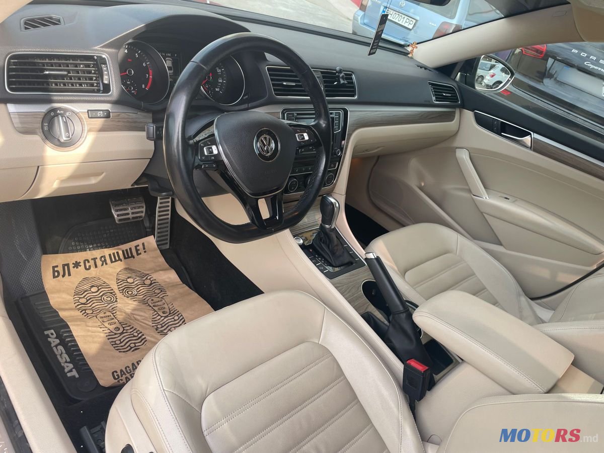 2017' Volkswagen Passat photo #5