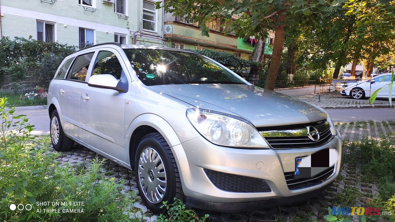 2008' Opel Astra photo #3