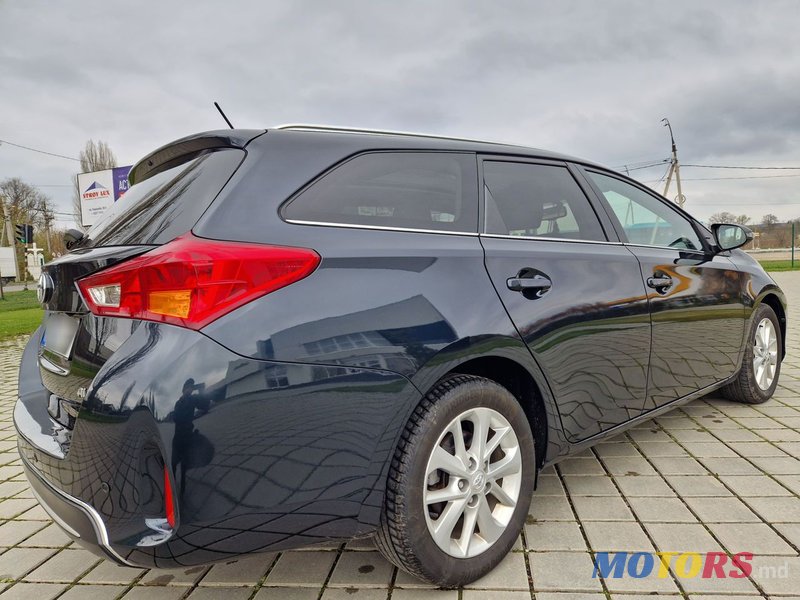 2014' Toyota Auris photo #3