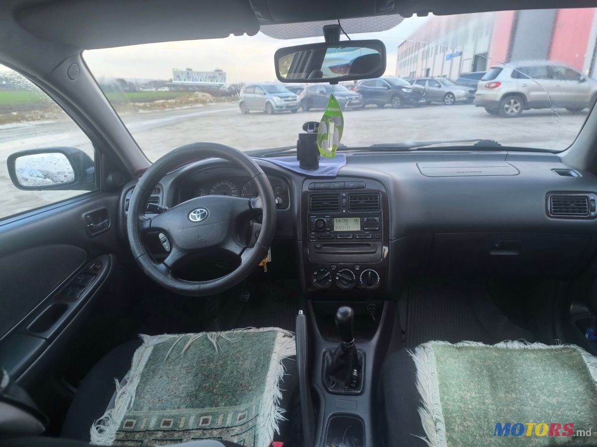 2001' Toyota Avensis photo #3