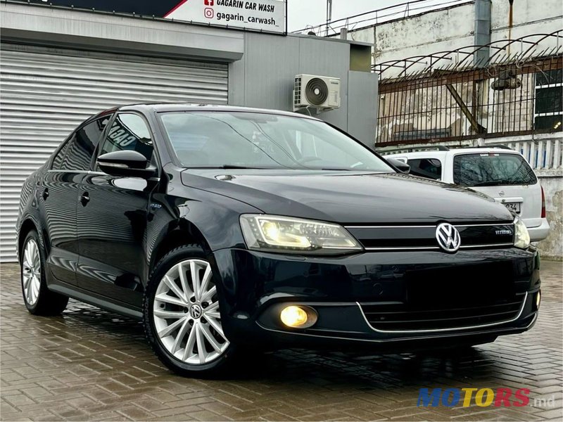 2013' Volkswagen Jetta photo #2