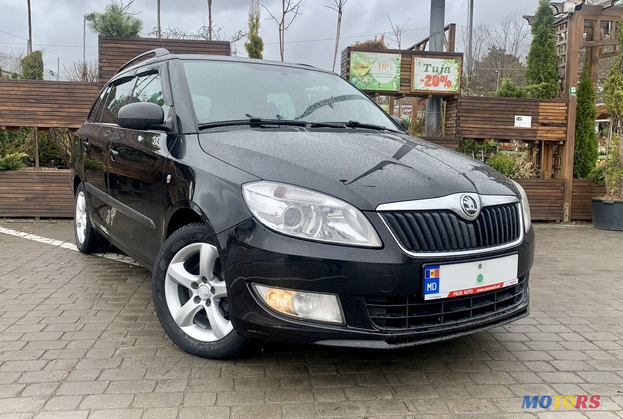 2011' Skoda Fabia photo #2