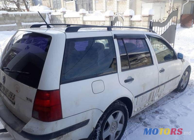 2001' Volkswagen Golf photo #1