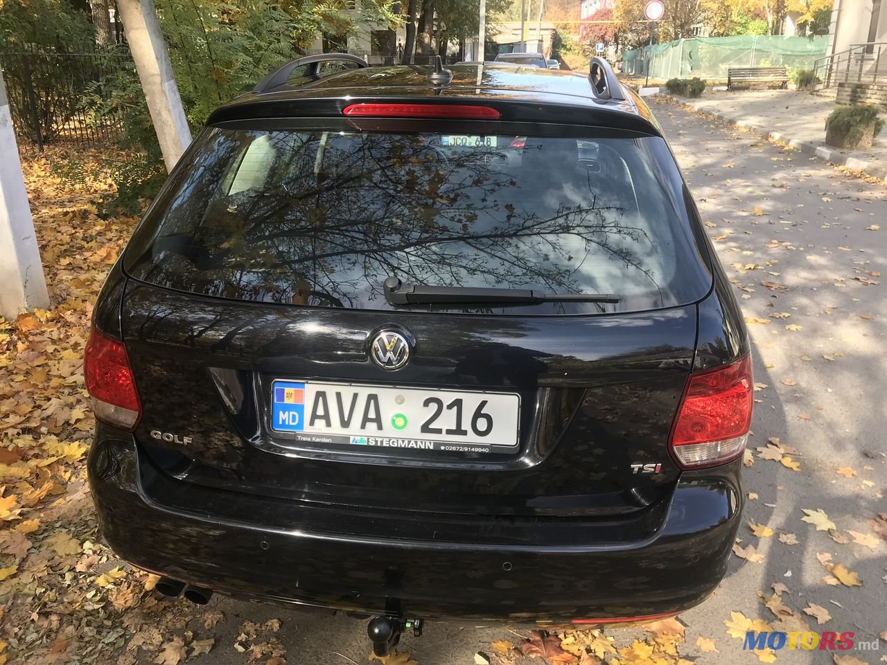 2011' Volkswagen Golf photo #1