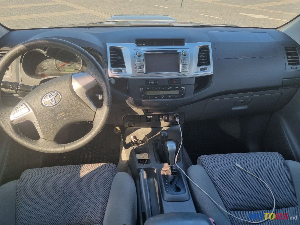 2011' Toyota Hilux photo #2