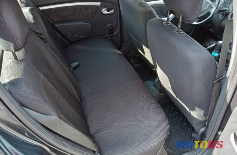 2010' Dacia Sandero photo #2