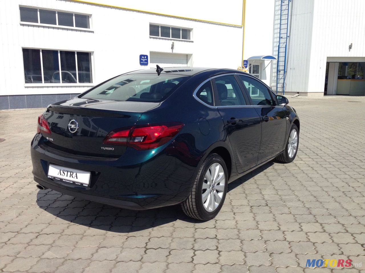 2014' Opel Astra photo #4
